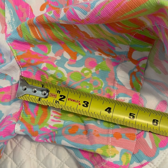 Lilly Pulitzer 5” Callahan Shorts size 4 like new. Beautiful bright Lilly colors - Picture 3 of 7